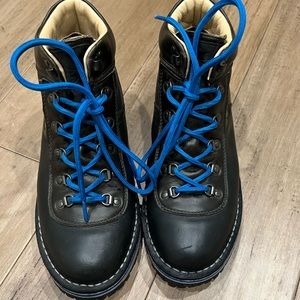 Merrell Women Boots size 7.5
